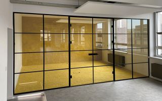 Novinkou v nabídce jsou skleněné příčky a prosklené dveře s černým rámem a kováním. Firma #deublalpha tak reaguje na...