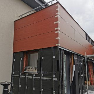 Měníme klientovi starý kabát za nový 😉, výměna starých smrkových prken za fundermax obklad je bezkonkurenční volba nového...